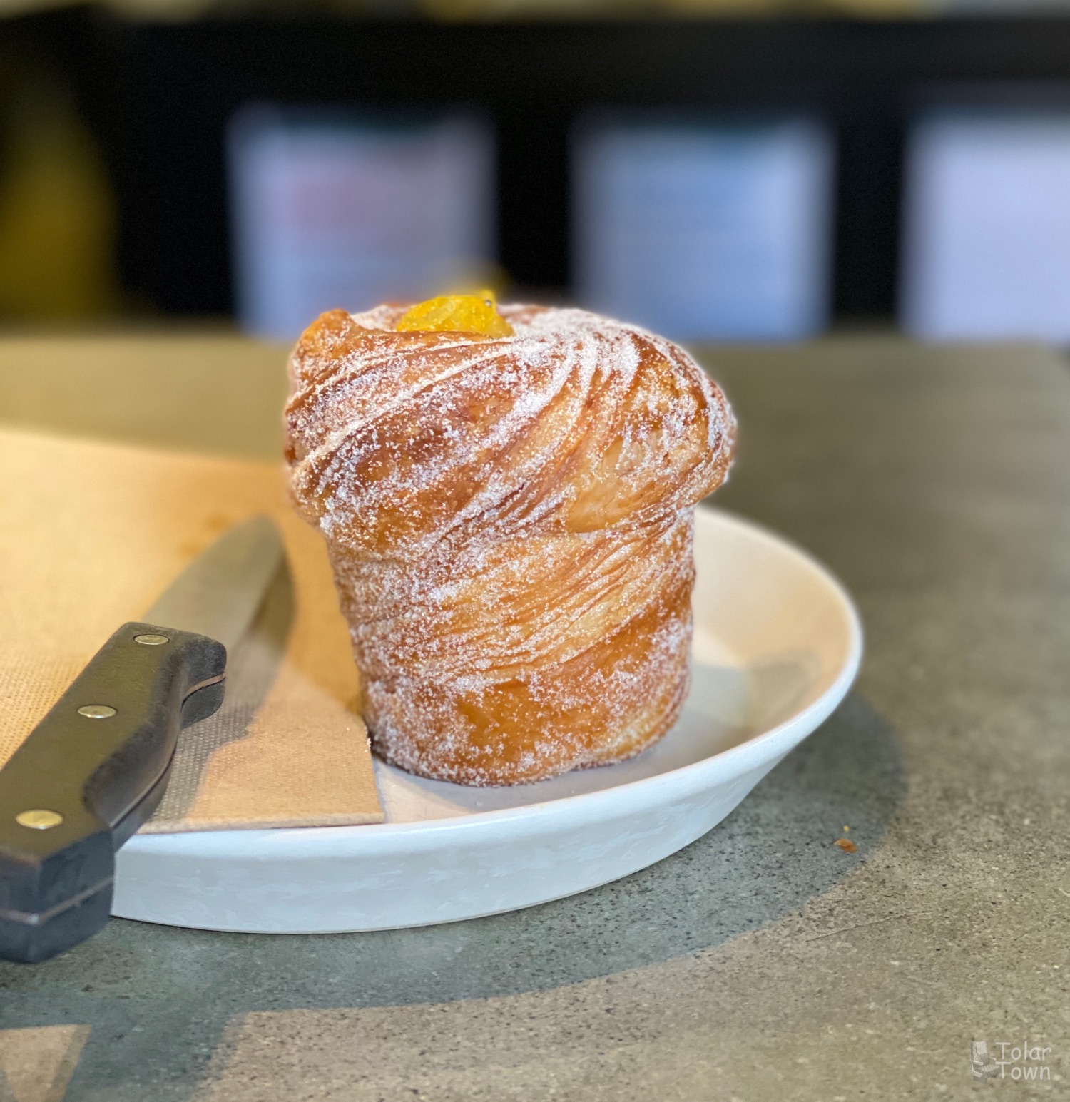 Lemon Curd Cruffin